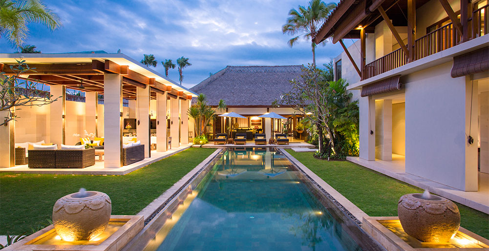 A Luxurious Oasis Steps from the Shore, Bali Villa 1008