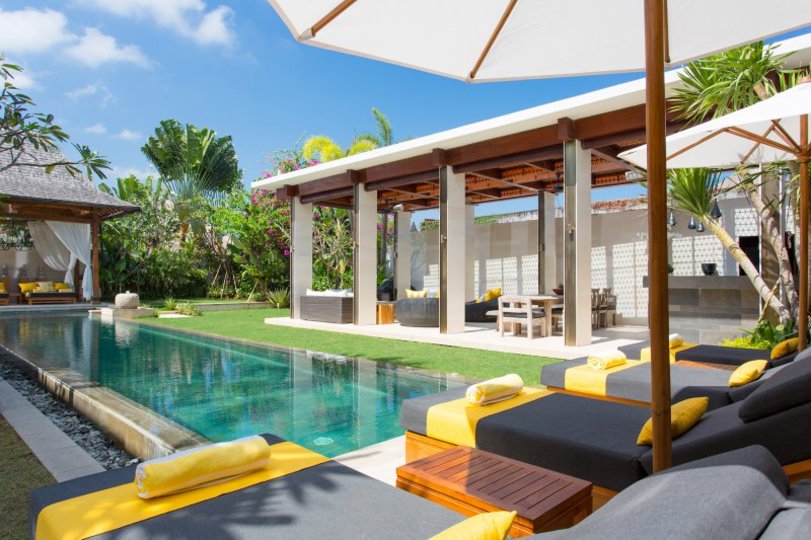A Luxurious Oasis Steps from the Shore, Bali Villa 1008
