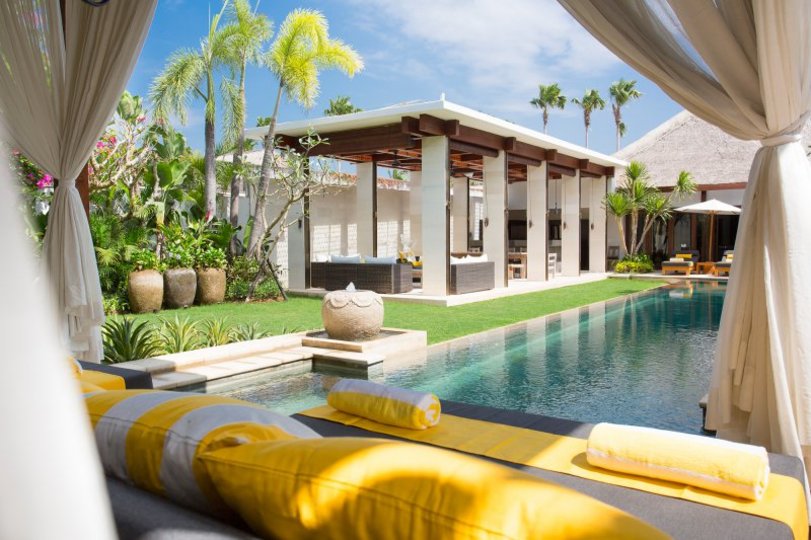 A Luxurious Oasis Steps from the Shore, Bali Villa 1008