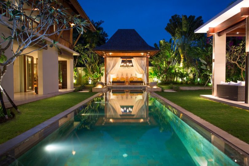 A Luxurious Oasis Steps from the Shore, Bali Villa 1008