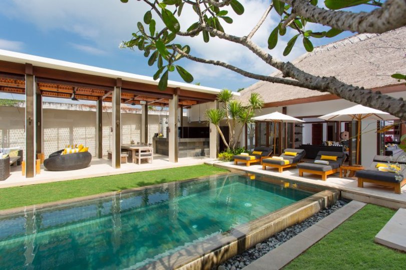 A Luxurious Oasis Steps from the Shore, Bali Villa 1008