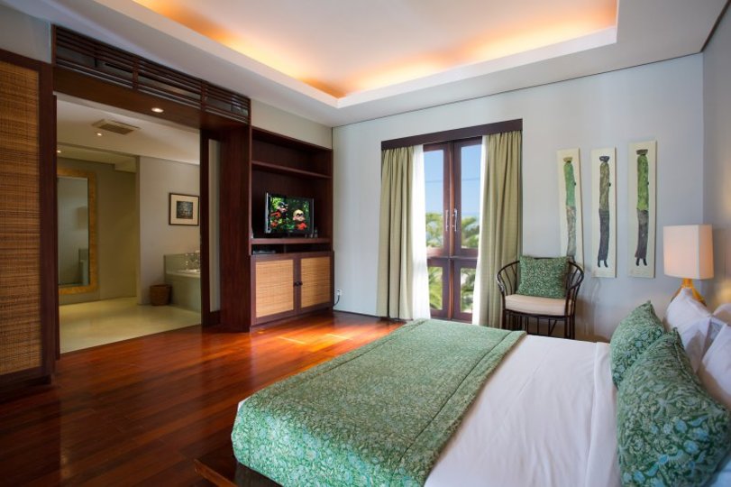 A Luxurious Oasis Steps from the Shore, Bali Villa 1008
