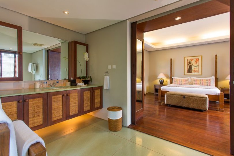 A Luxurious Oasis Steps from the Shore, Bali Villa 1008