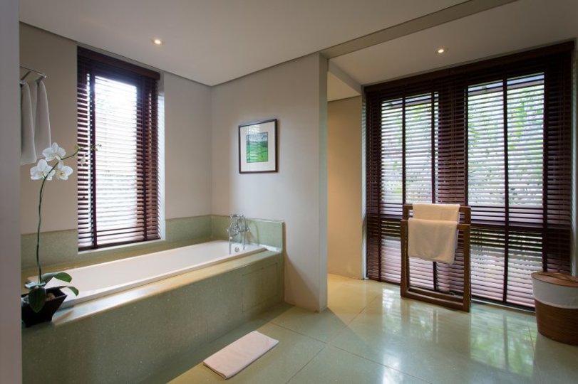 A Luxurious Oasis Steps from the Shore, Bali Villa 1008