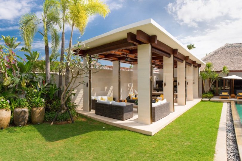 A Luxurious Oasis Steps from the Shore, Bali Villa 1008