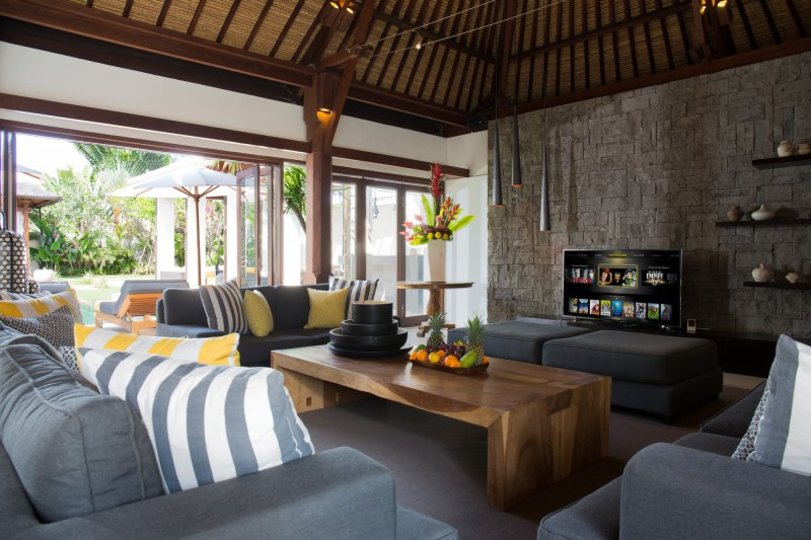 A Luxurious Oasis Steps from the Shore, Bali Villa 1008