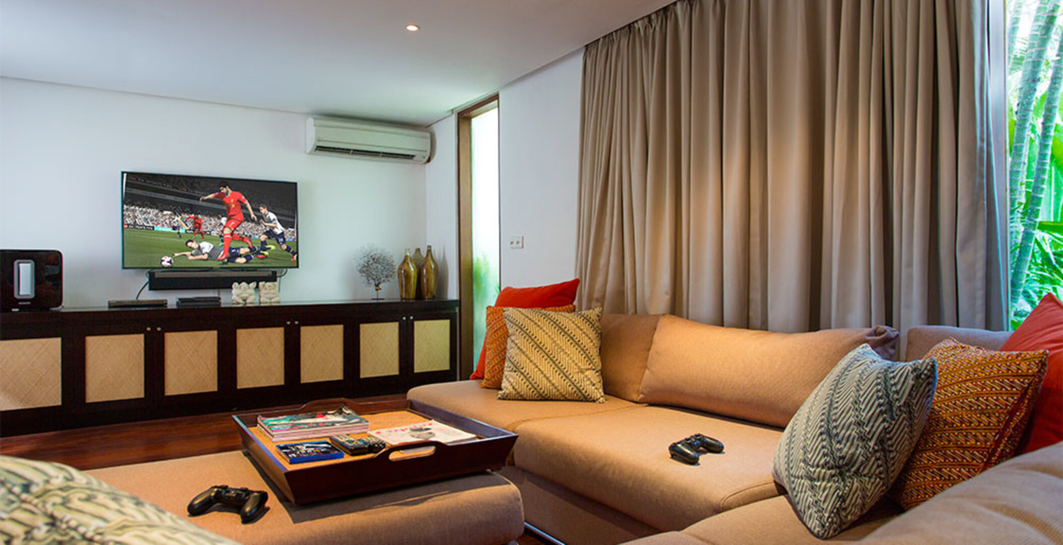 A Luxurious Oasis Steps from the Shore, Bali Villa 1008