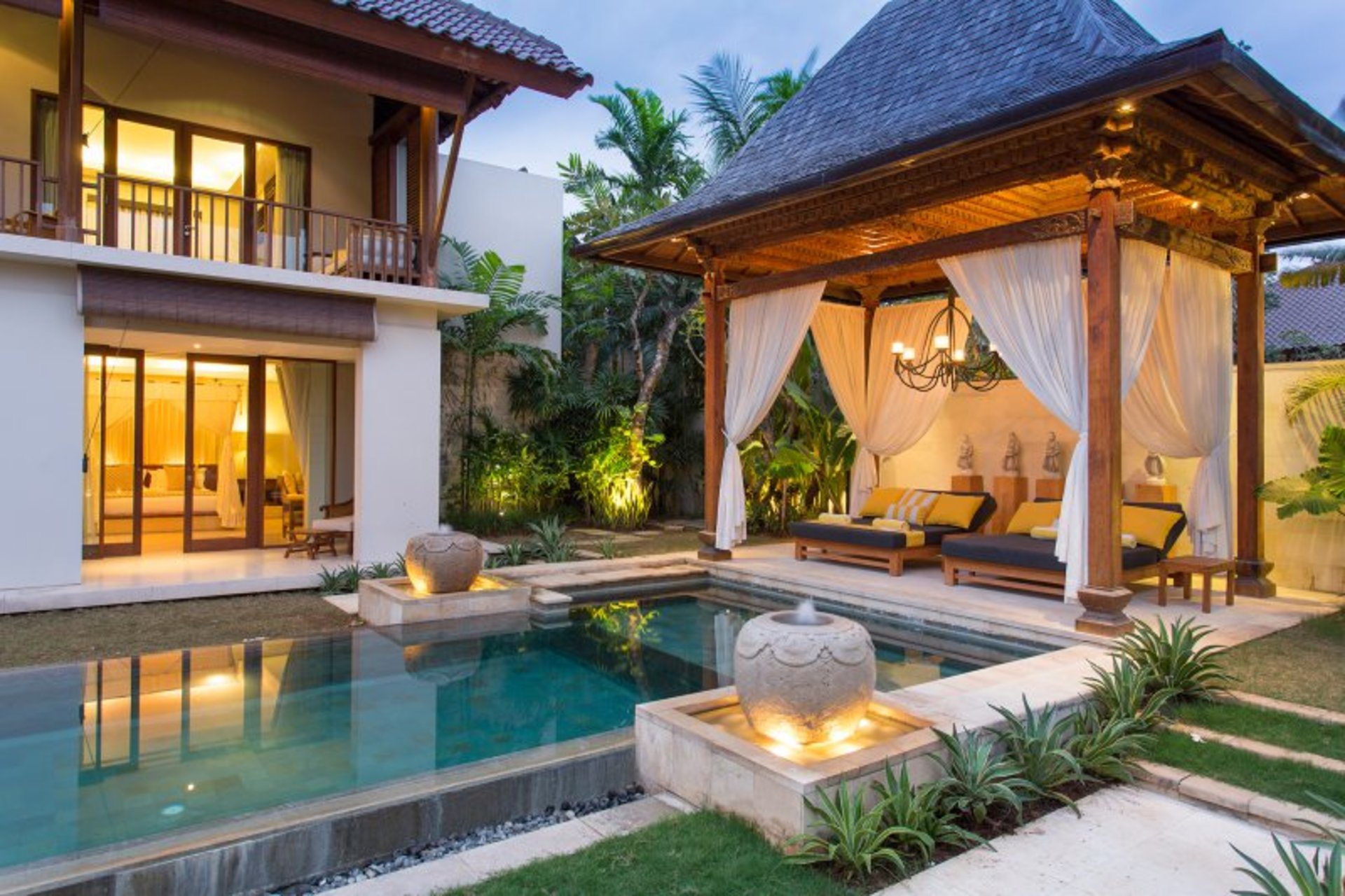 A Luxurious Oasis Steps from the Shore, Bali Villa 1008