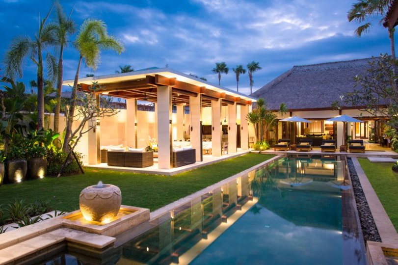 A Luxurious Oasis Steps from the Shore, Bali Villa 1008