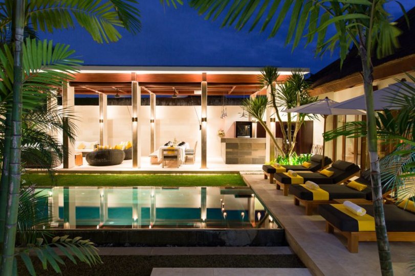 A Luxurious Oasis Steps from the Shore, Bali Villa 1008