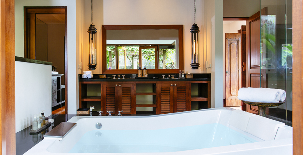 Secluded 5-Star Luxury by the Ocean – Bali Villa 1018