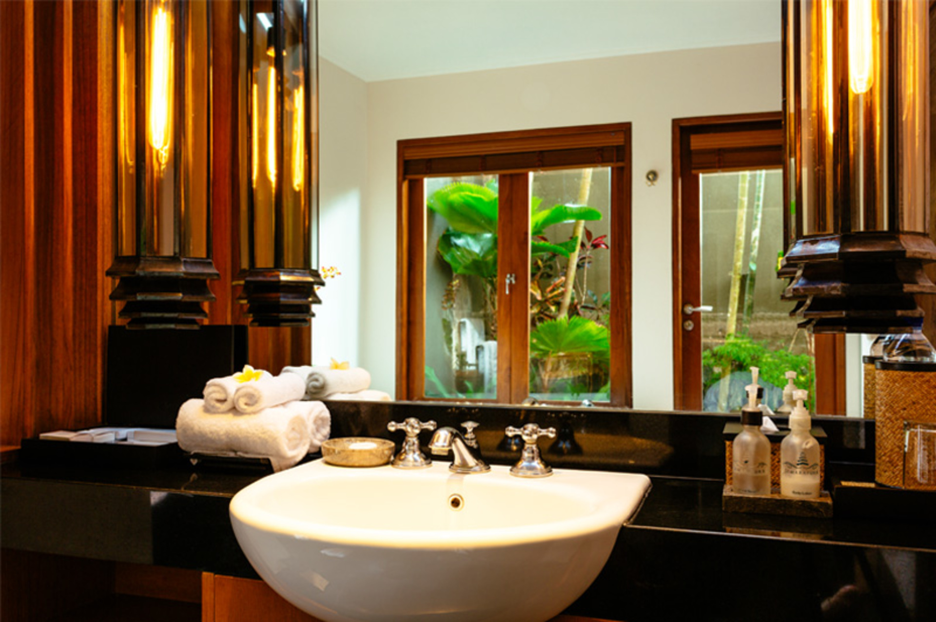 Secluded 5-Star Luxury by the Ocean – Bali Villa 1018