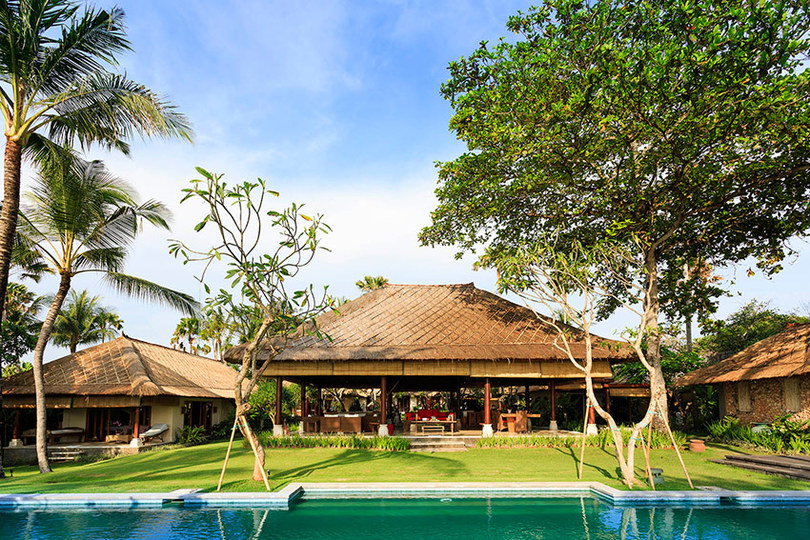 Bali Villa 1023: Ocean Bliss & Poolside Serenity