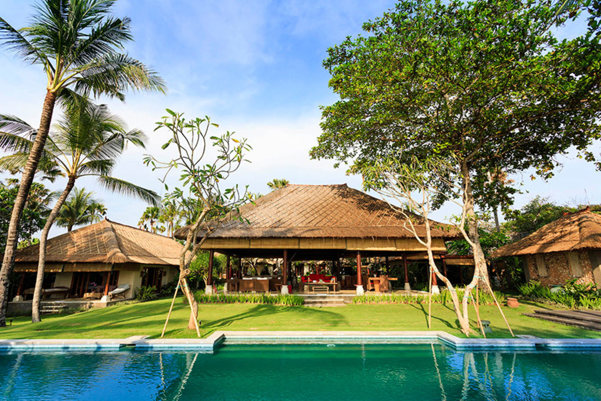 Bali Villa 1023: Ocean Bliss & Poolside Serenity