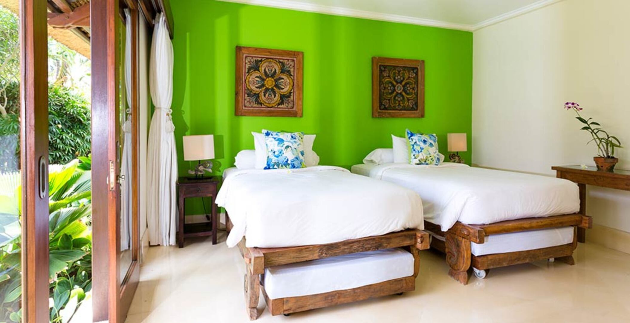 Bali Villa 1023: Ocean Bliss & Poolside Serenity