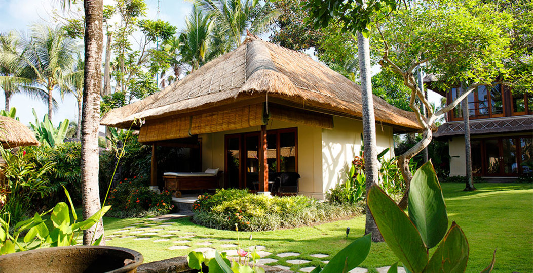 Bali Villa 1023: Ocean Bliss & Poolside Serenity