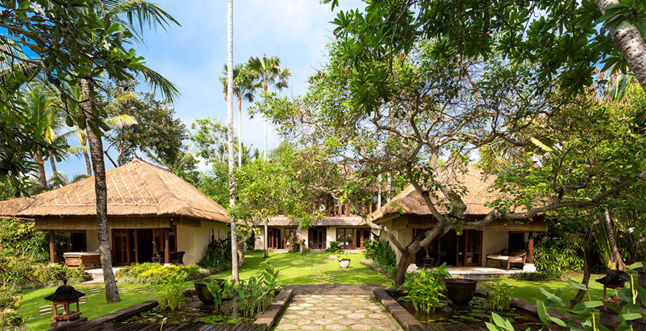 Bali Villa 1023: Ocean Bliss & Poolside Serenity
