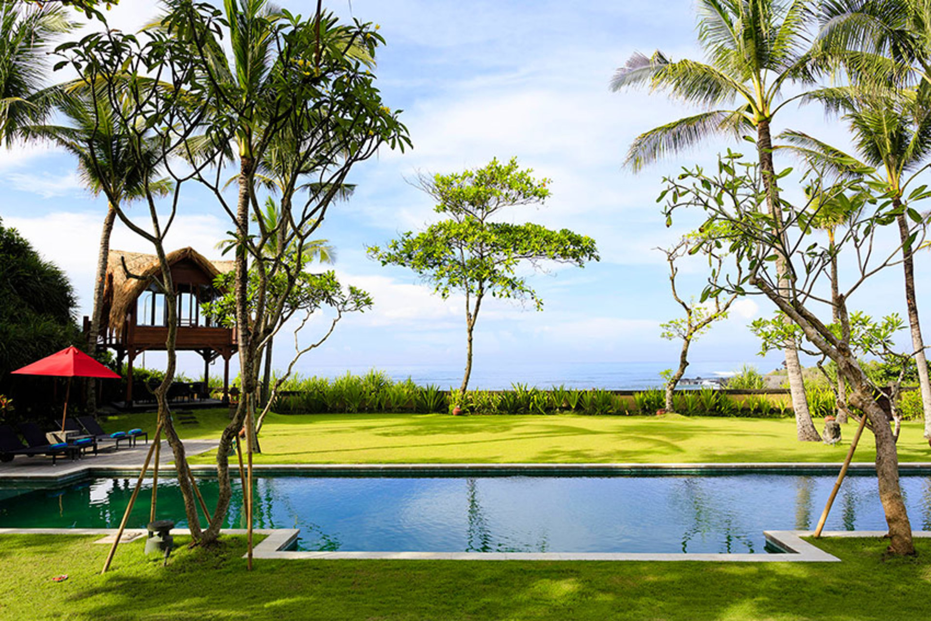 Bali Villa 1023: Ocean Bliss & Poolside Serenity