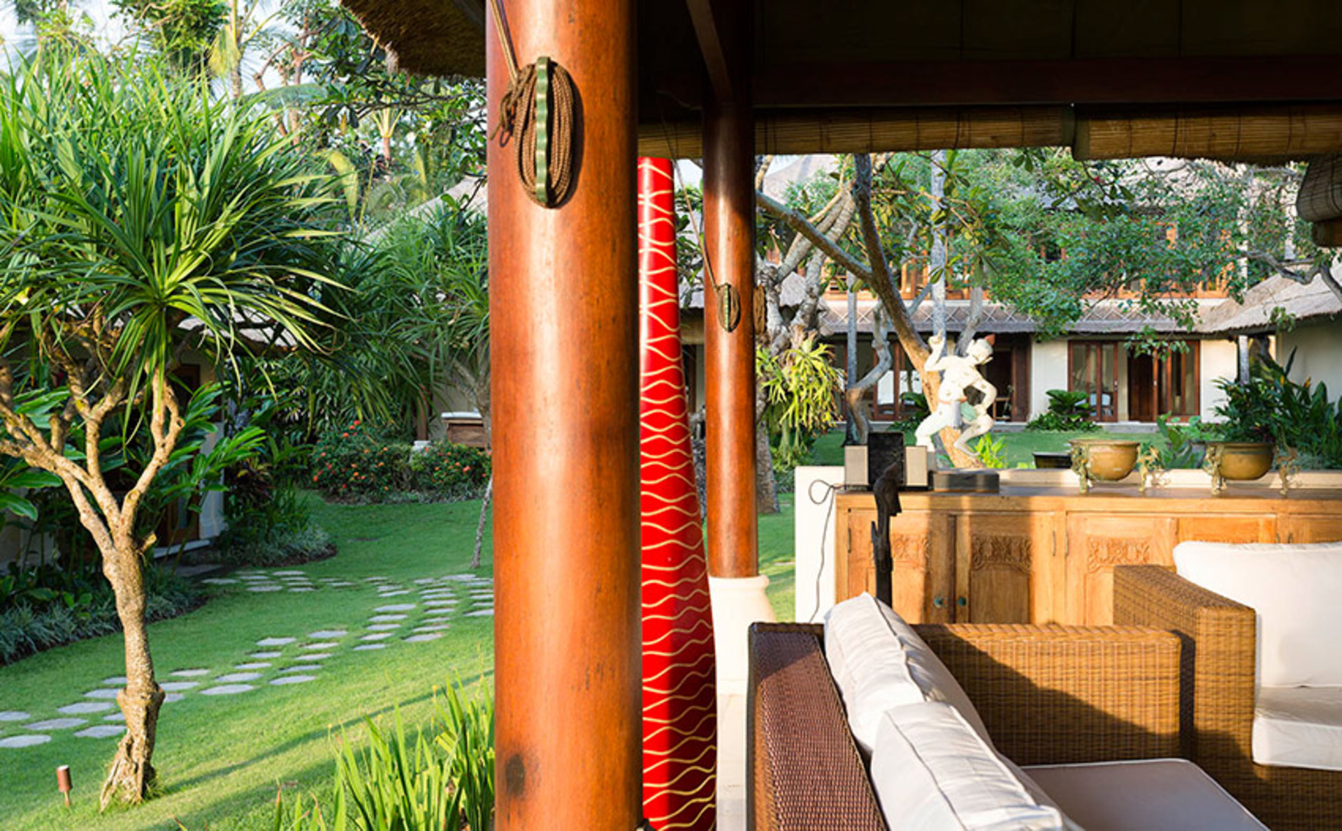 Bali Villa 1023: Ocean Bliss & Poolside Serenity