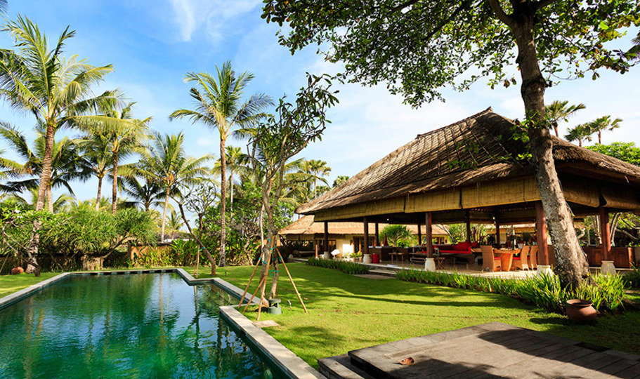 Bali Villa 1023: Ocean Bliss & Poolside Serenity