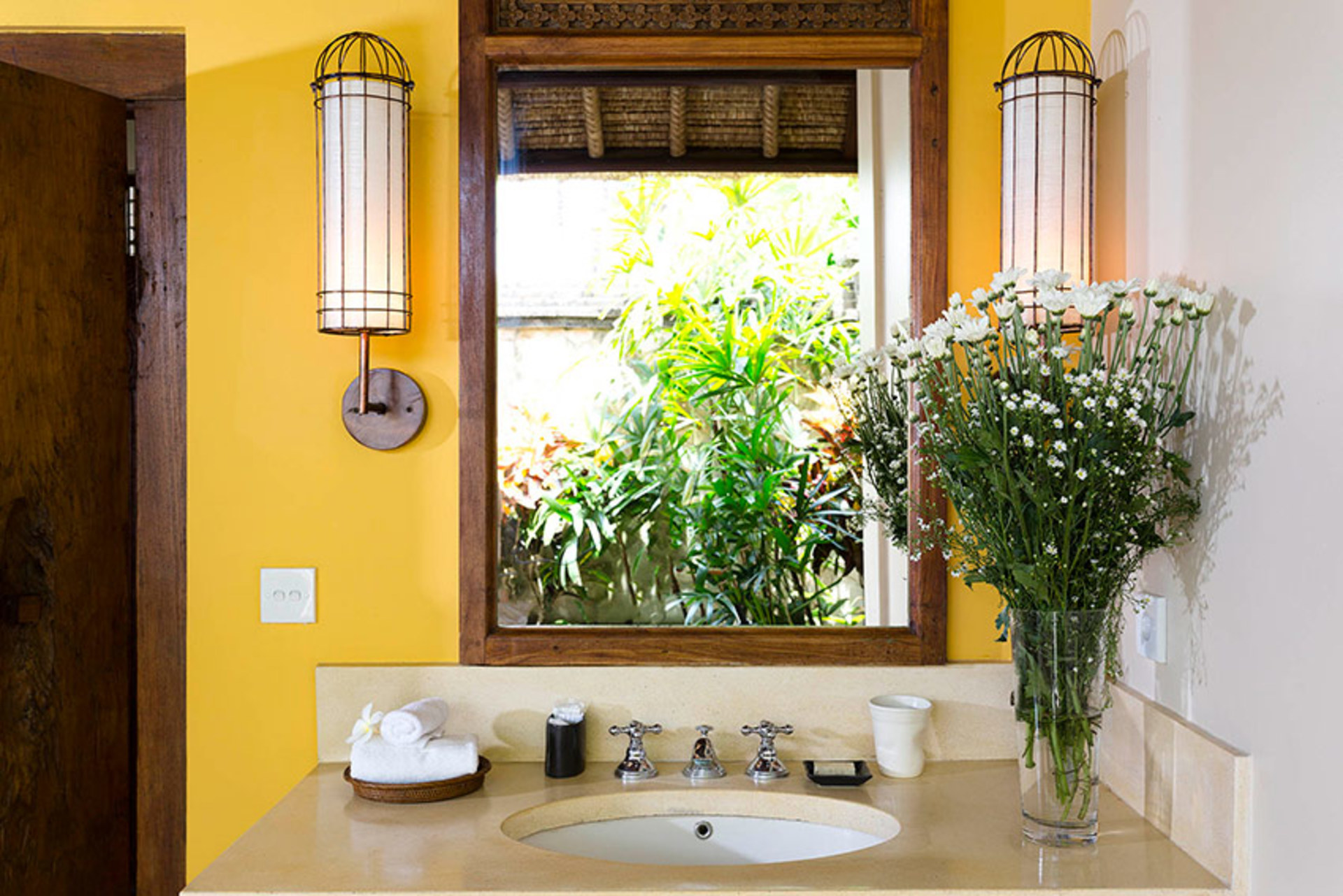 Bali Villa 1023: Ocean Bliss & Poolside Serenity