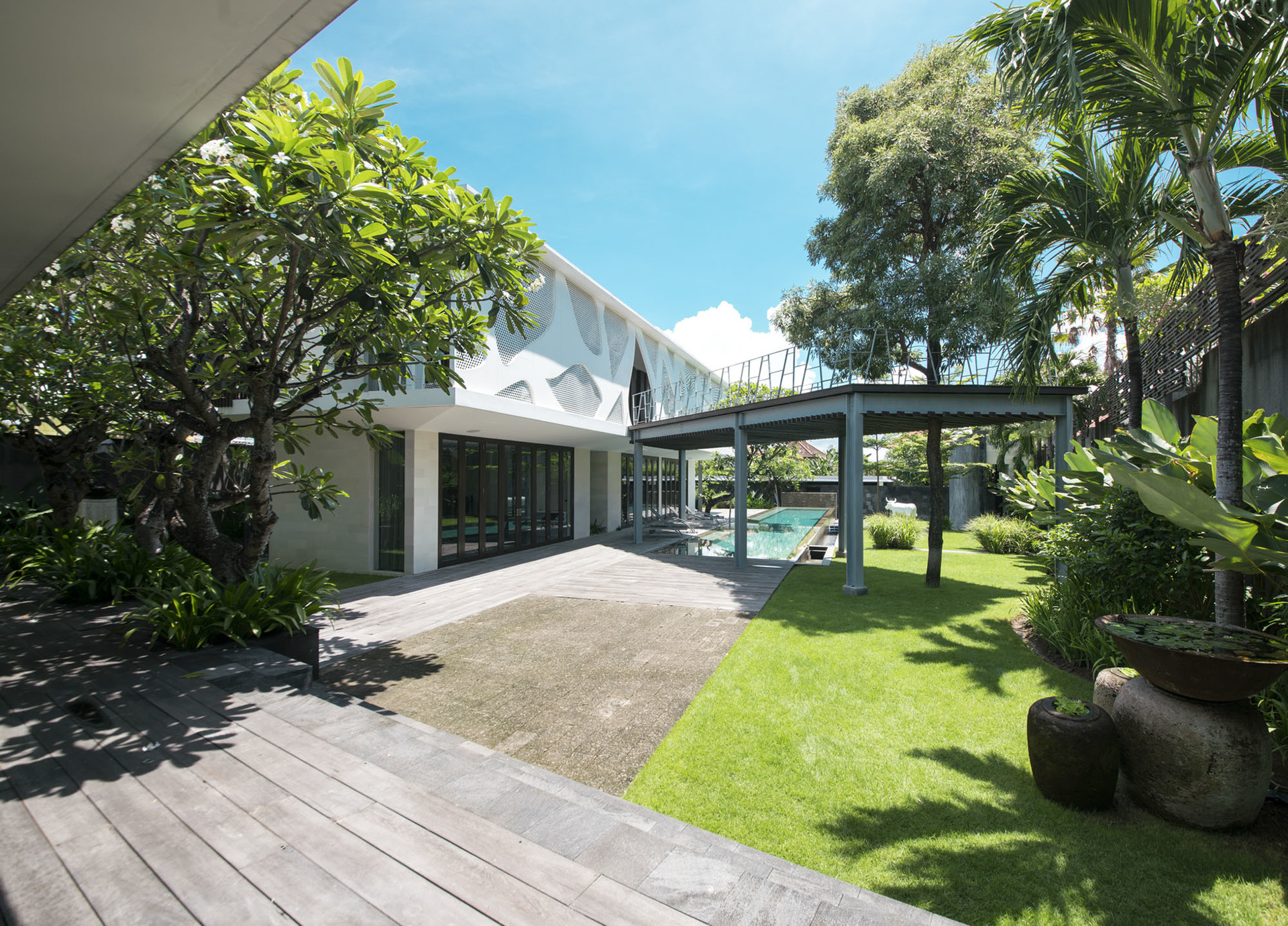 Sanctuary of Green and Glamour – Bali Villa 1024