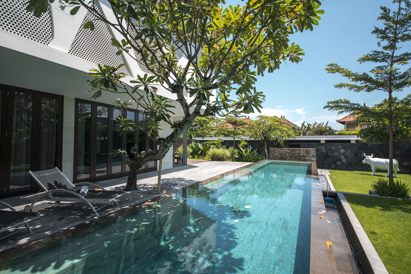 Sanctuary of Green and Glamour – Bali Villa 1024
