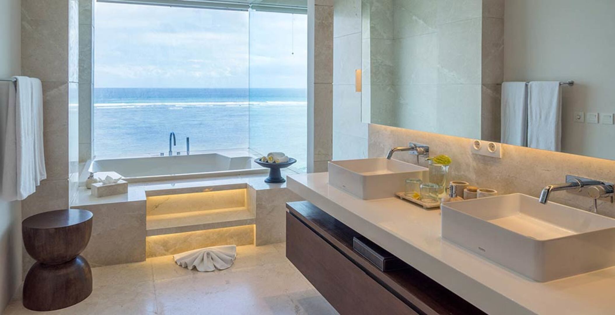 Ultimate 5-Star Hideaway with Ocean Views – Bali Villa 1027