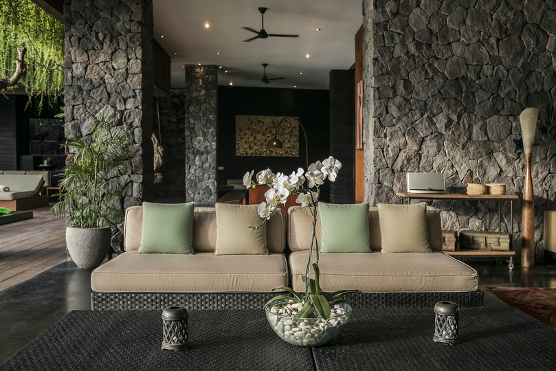 Luxury Villa Escape with Exceptional Staff – 1028