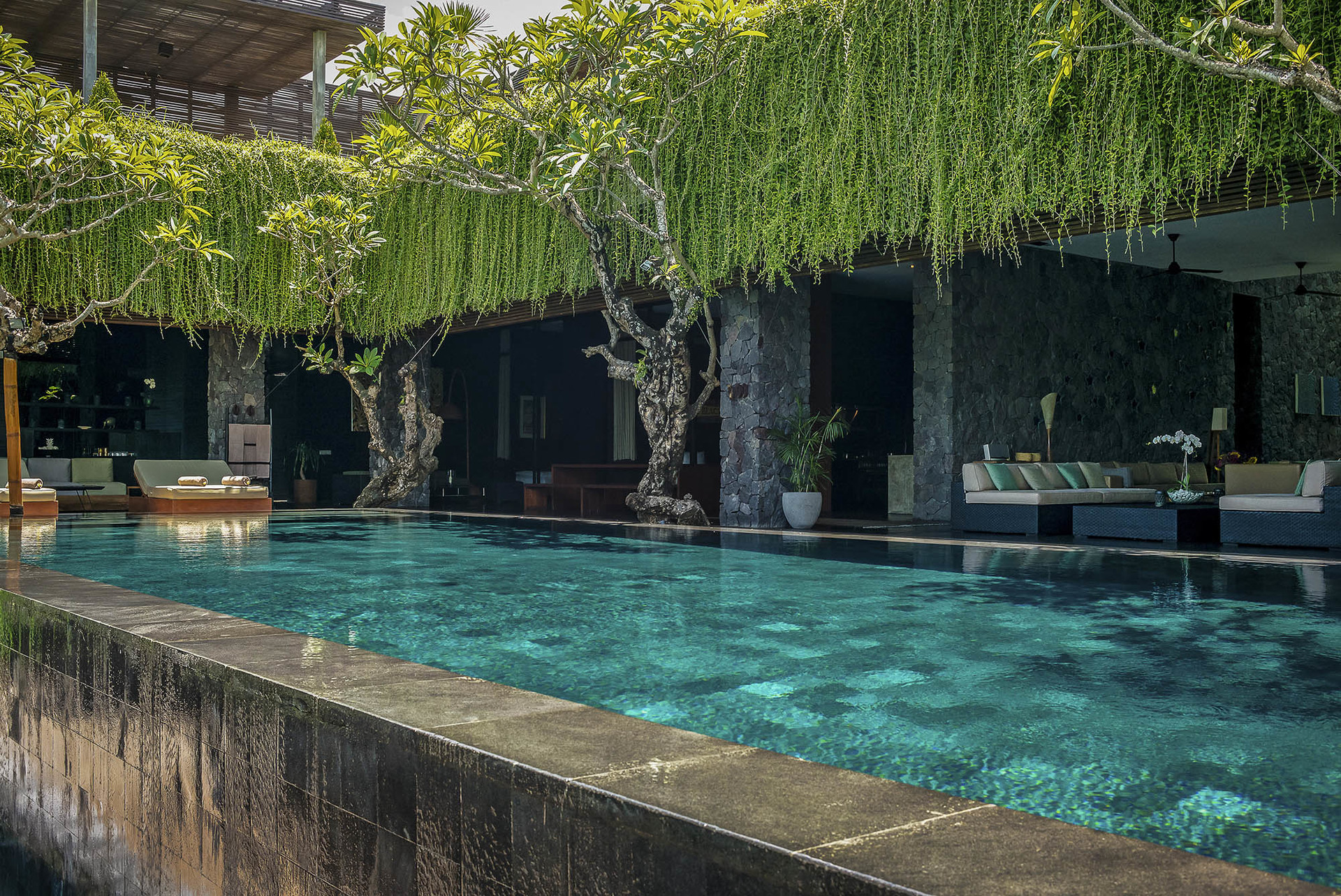 Luxury Villa Escape with Exceptional Staff – 1028