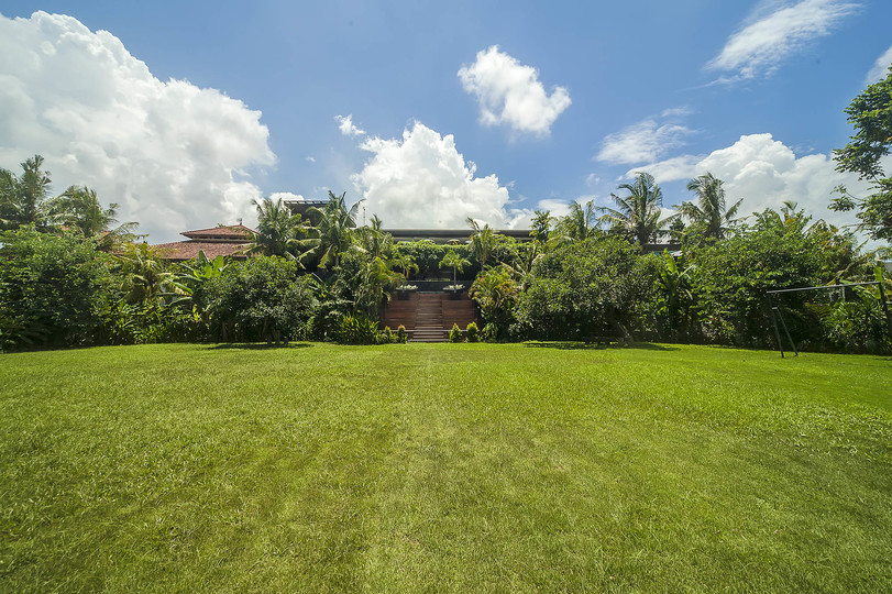 Luxury Villa Escape with Exceptional Staff – 1028