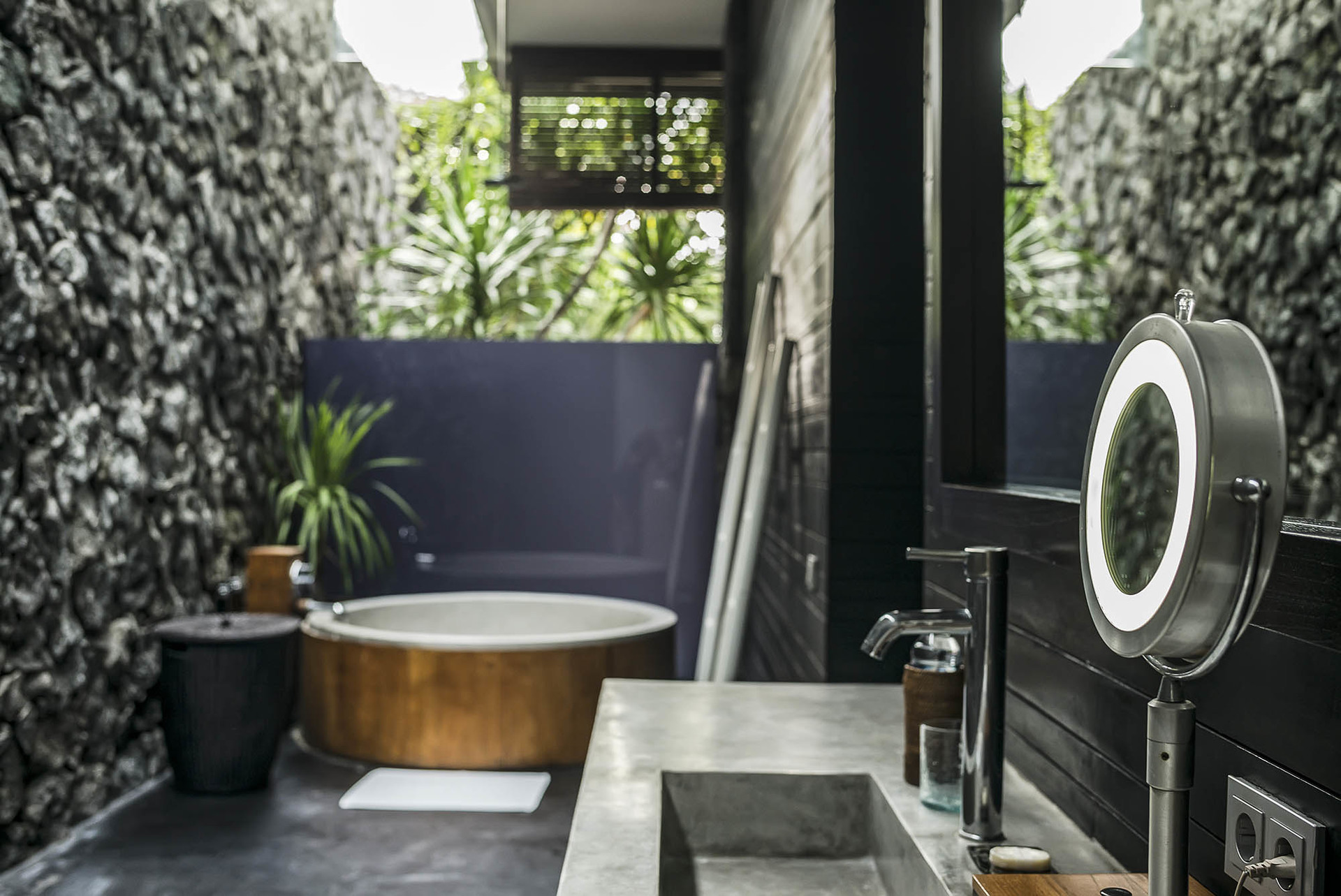 Luxury Villa Escape with Exceptional Staff – 1028