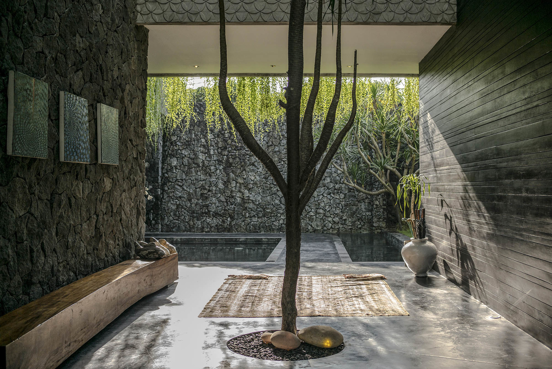 Luxury Villa Escape with Exceptional Staff – 1028