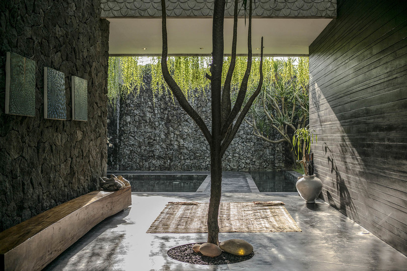 Luxury Villa Escape with Exceptional Staff – 1028
