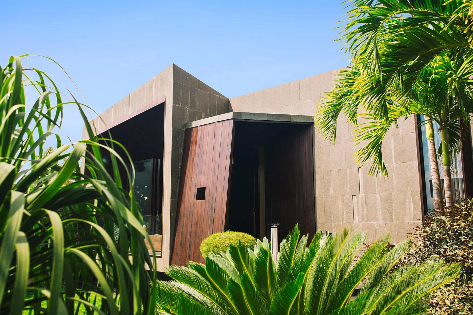 Modern Oasis by the Sea – Bali Villa 1032