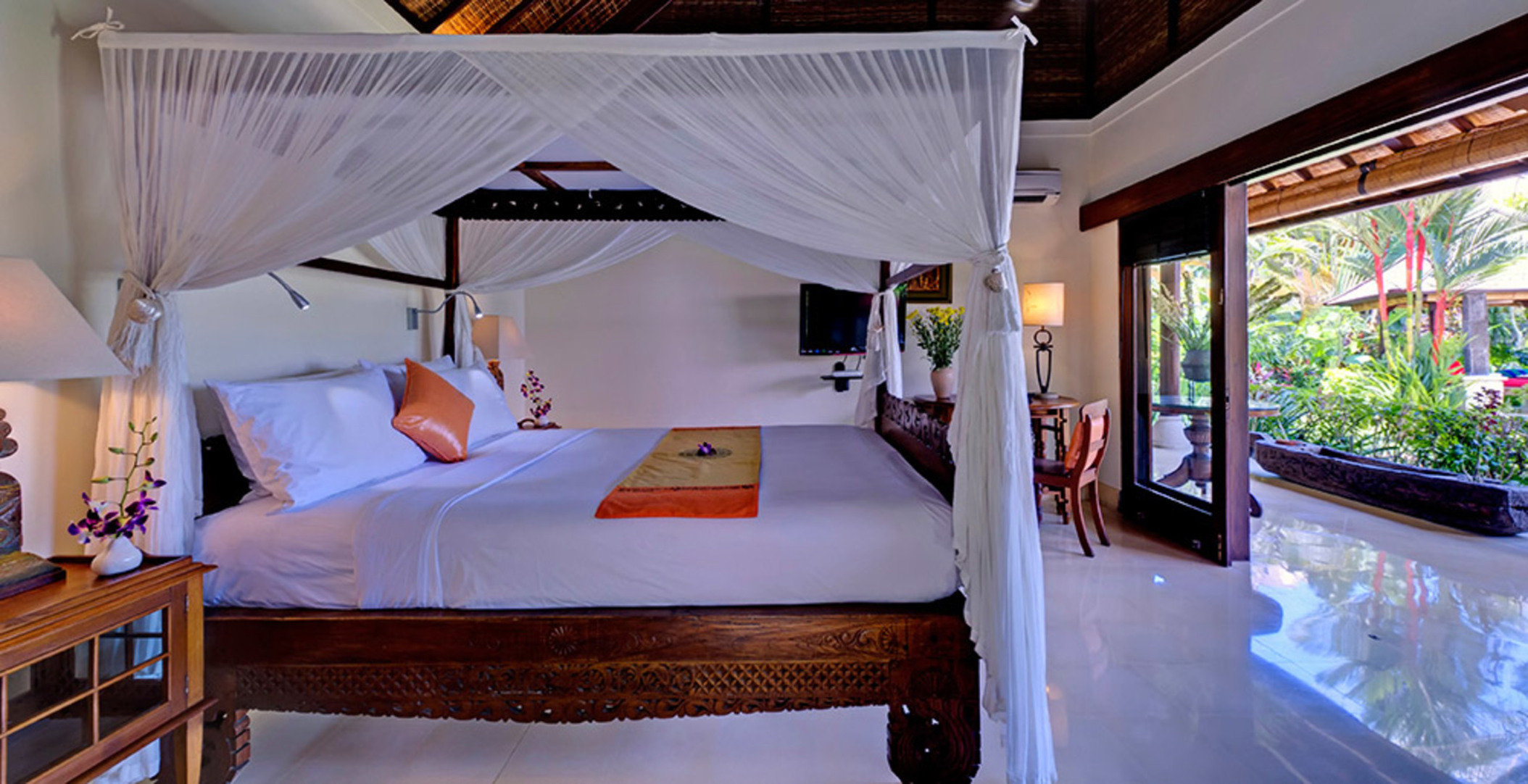 Tropical Luxury Steps from the Sand – Bali Villa 1034
