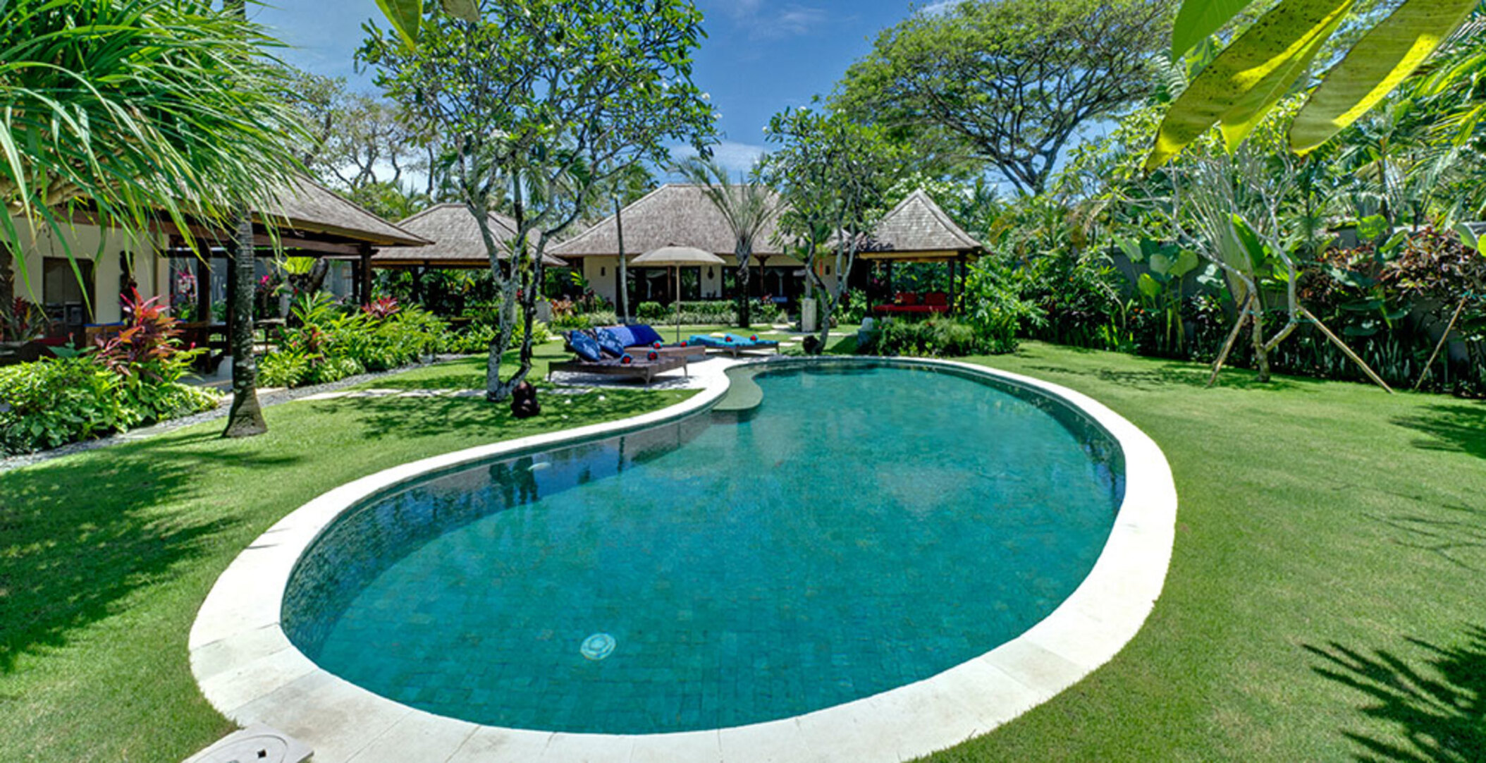 Tropical Luxury Steps from the Sand – Bali Villa 1034