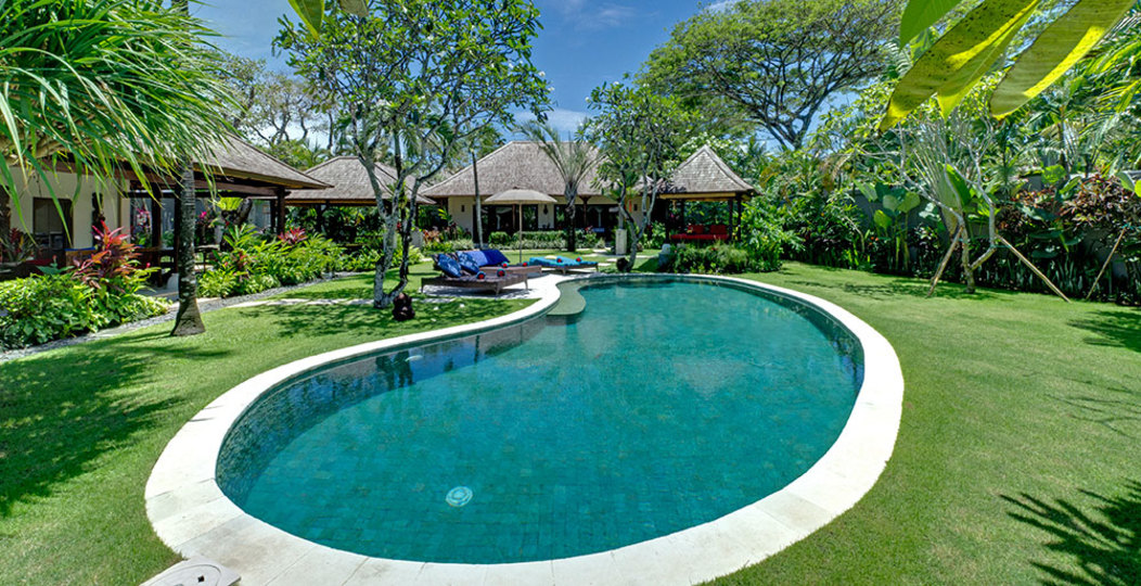 Tropical Luxury Steps from the Sand – Bali Villa 1034