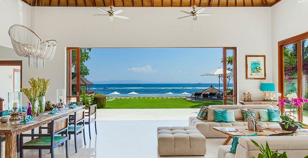 Beautiful Seafront Villa with Private Pool – Bali Villa 1041