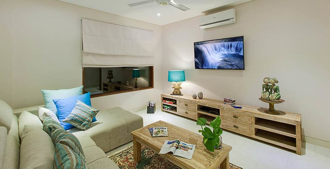 Beautiful Seafront Villa with Private Pool – Bali Villa 1041