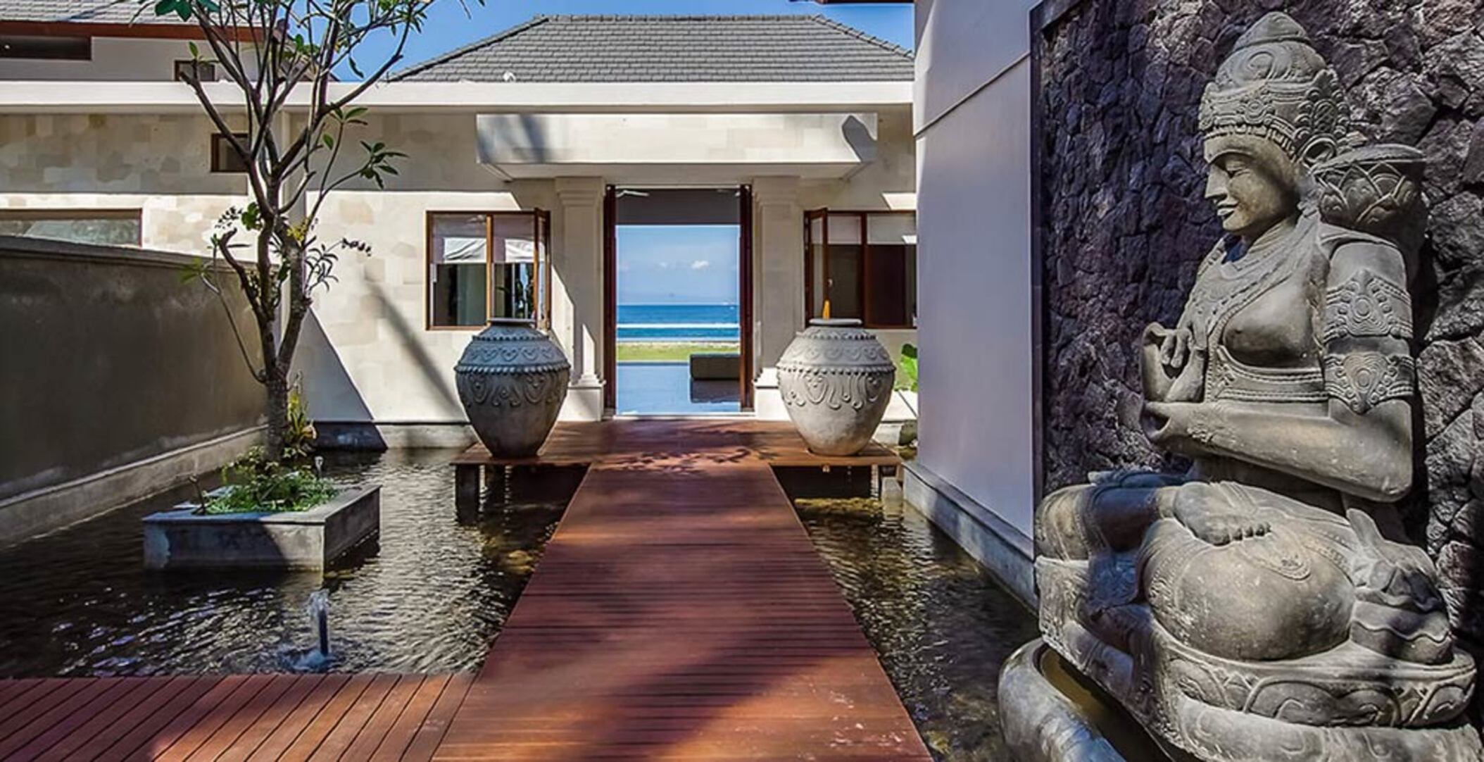 Beautiful Seafront Villa with Private Pool – Bali Villa 1041