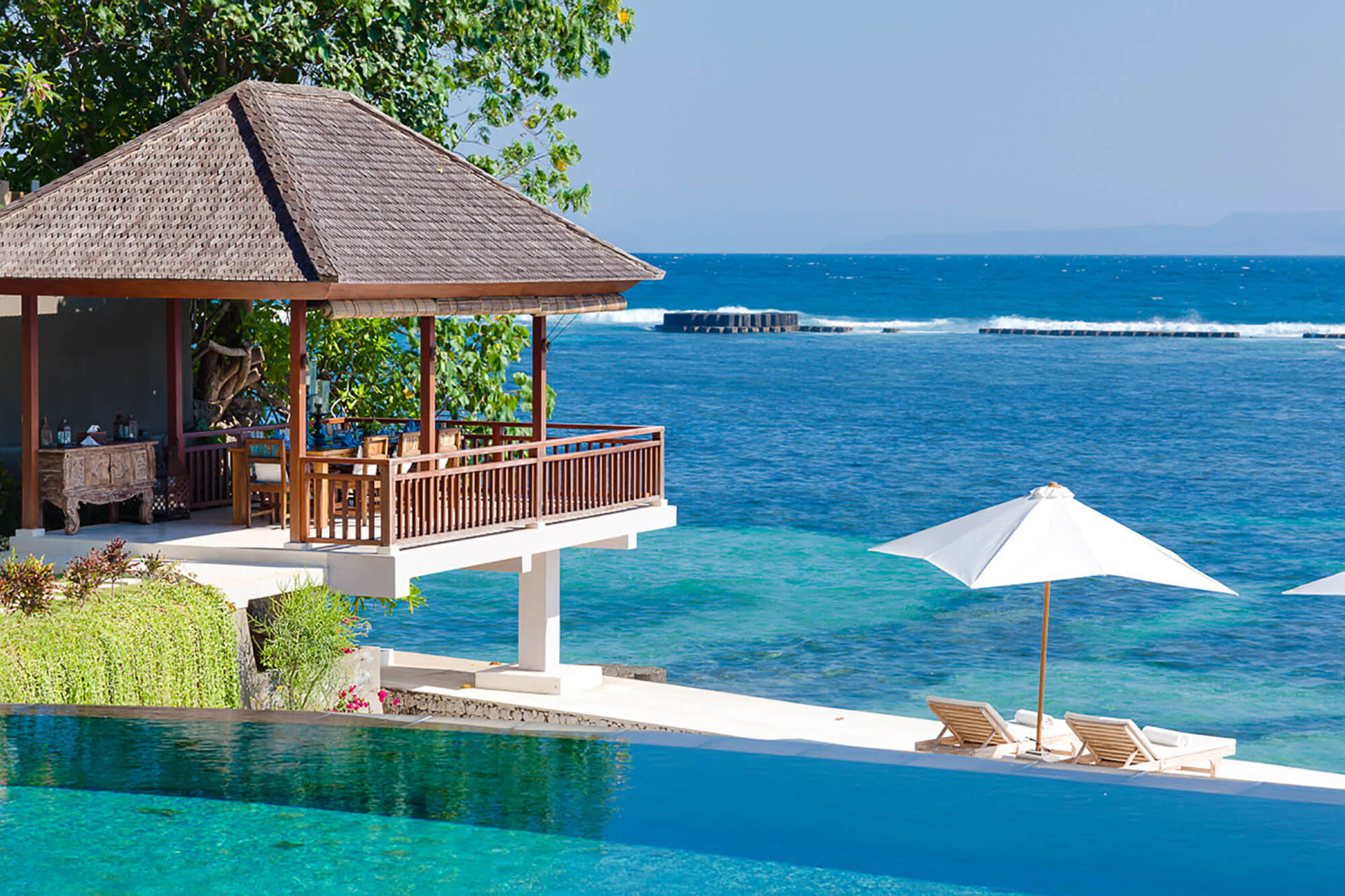 Beautiful Seafront Villa with Private Pool – Bali Villa 1041