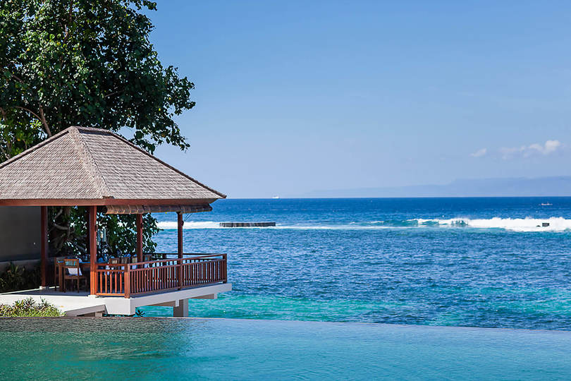 Beautiful Seafront Villa with Private Pool – Bali Villa 1041