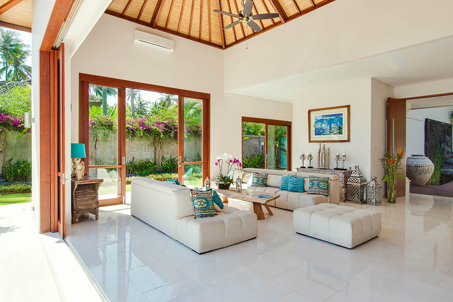 Beautiful Seafront Villa with Private Pool – Bali Villa 1041