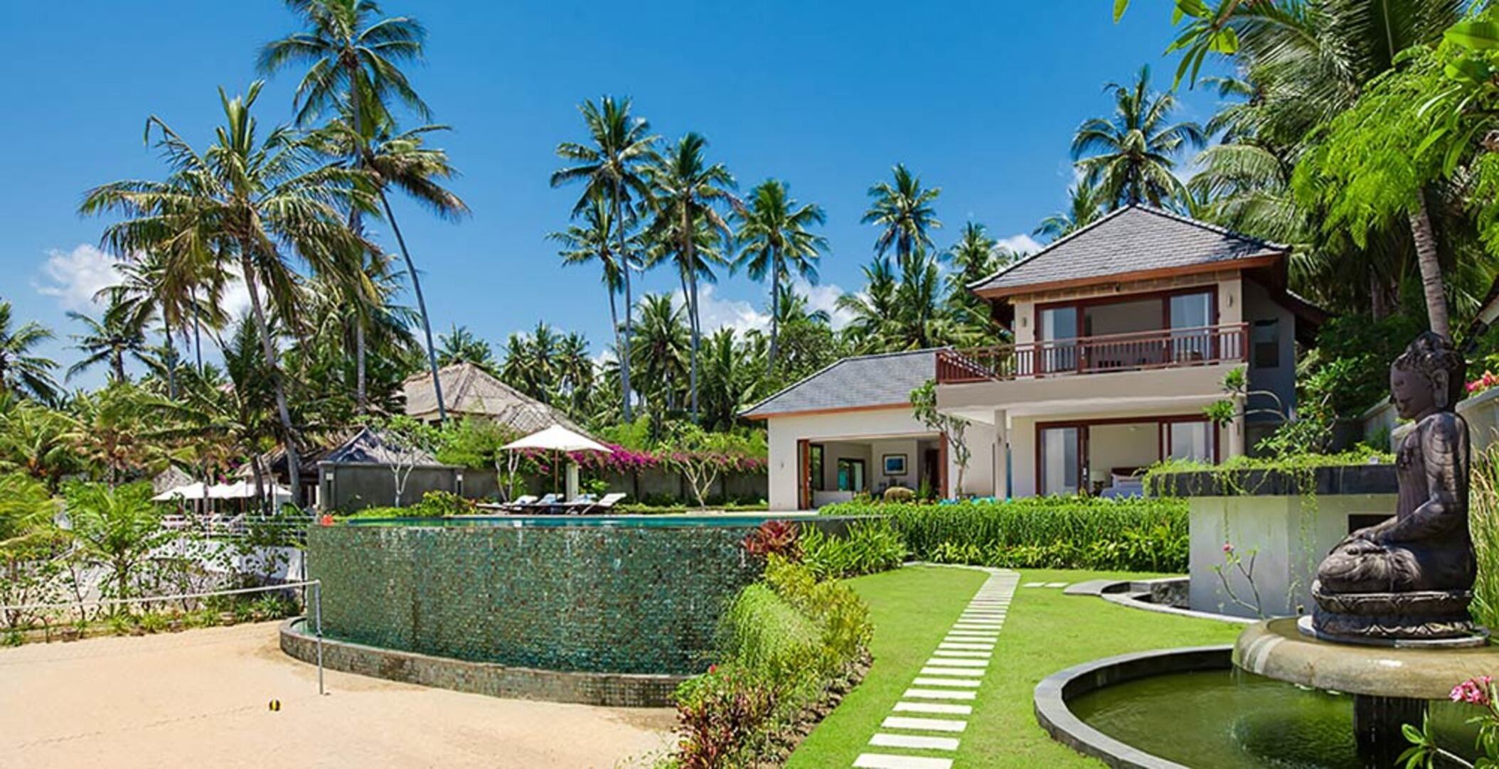 Beautiful Seafront Villa with Private Pool – Bali Villa 1041