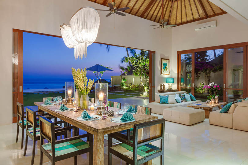 Beautiful Seafront Villa with Private Pool – Bali Villa 1041