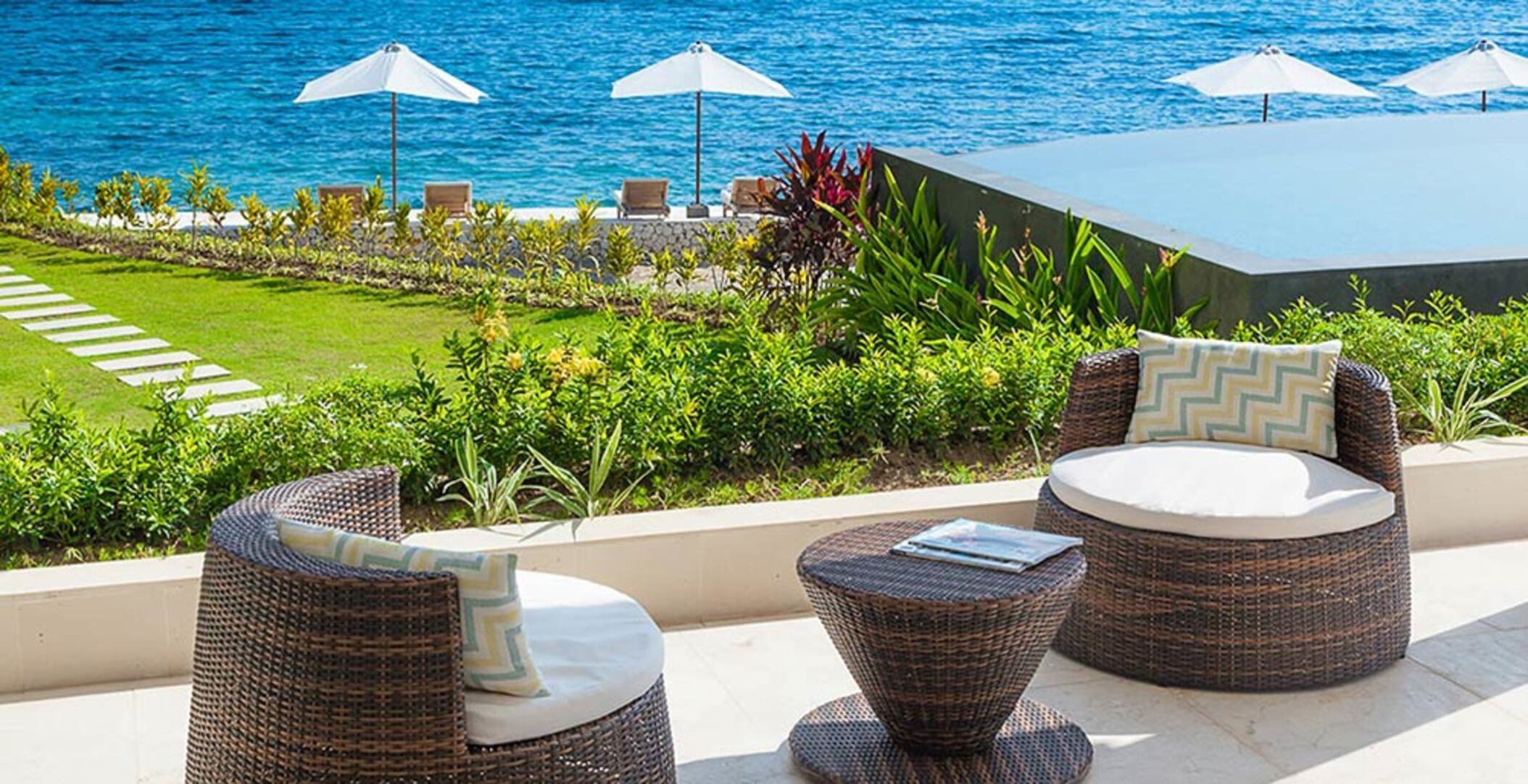 Beautiful Seafront Villa with Private Pool – Bali Villa 1041