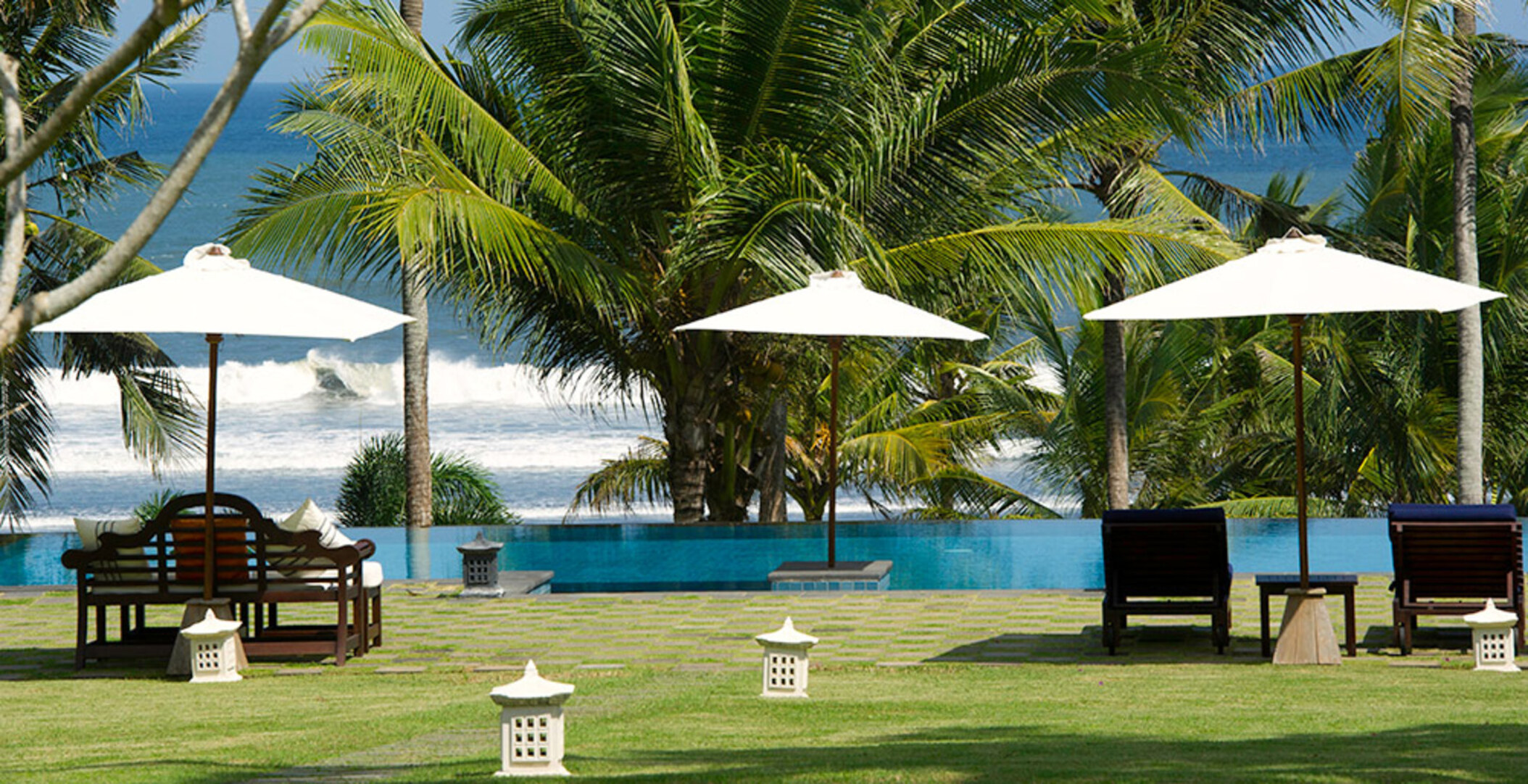 Private Beachside Escape with Lush Grounds – Bali Villa 1044