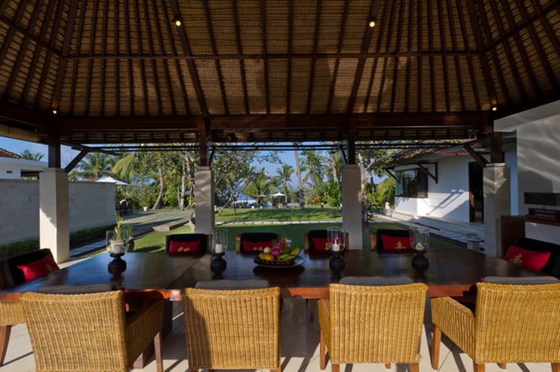 Private Beachside Escape with Lush Grounds – Bali Villa 1044