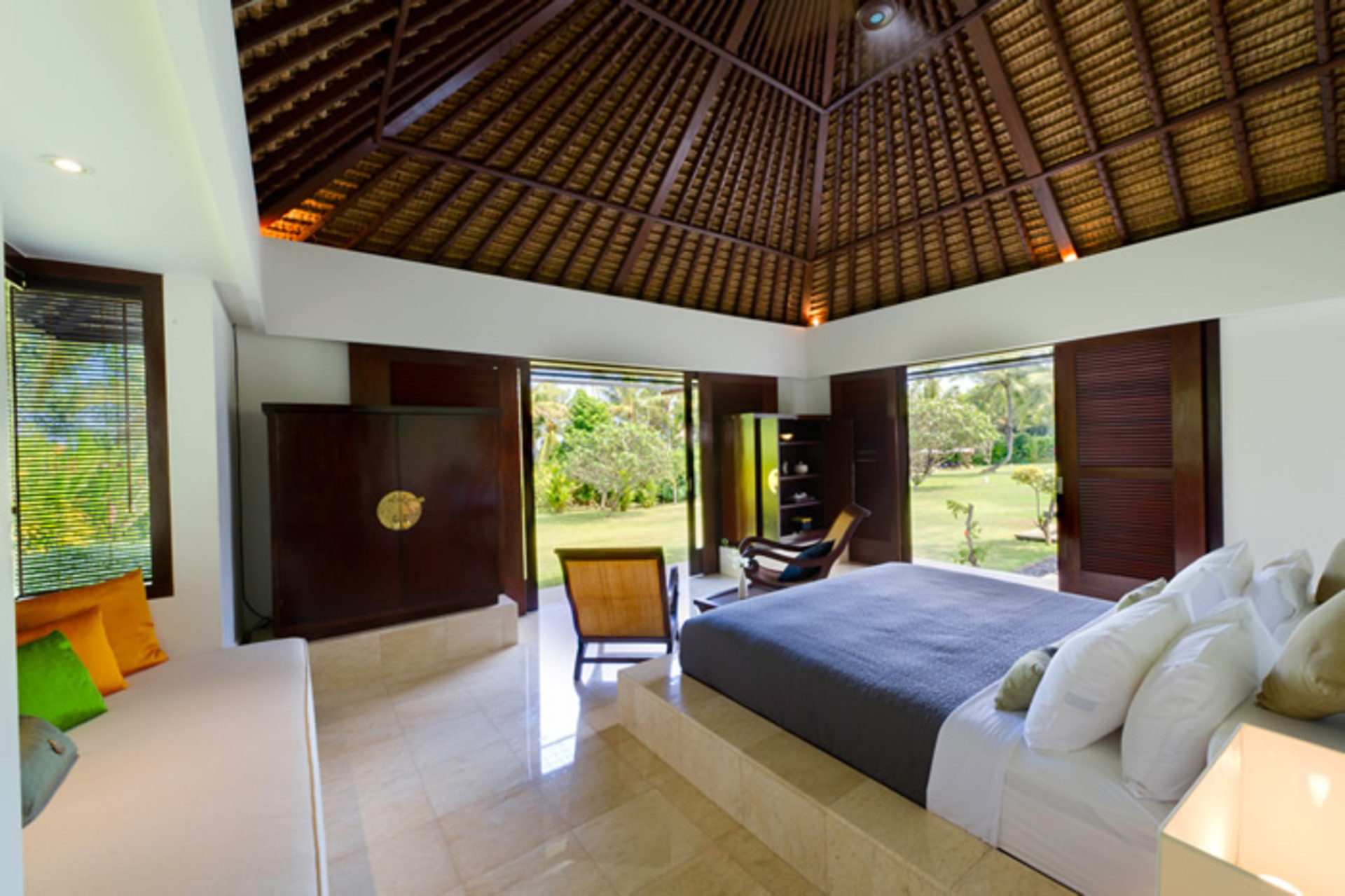 Private Beachside Escape with Lush Grounds – Bali Villa 1044